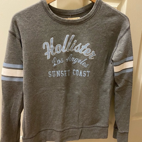 Hollister crewneck - Picture 1 of 9